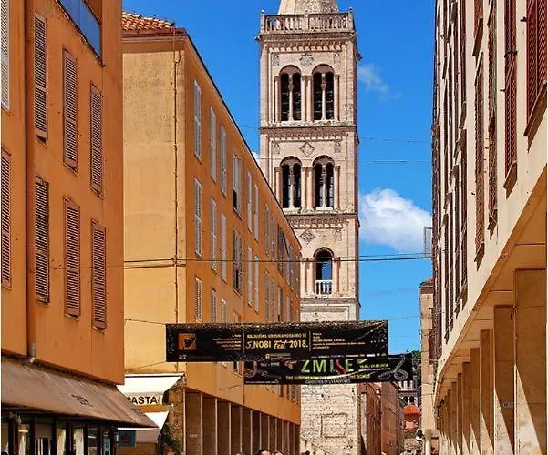 Bella Rosa Apartment